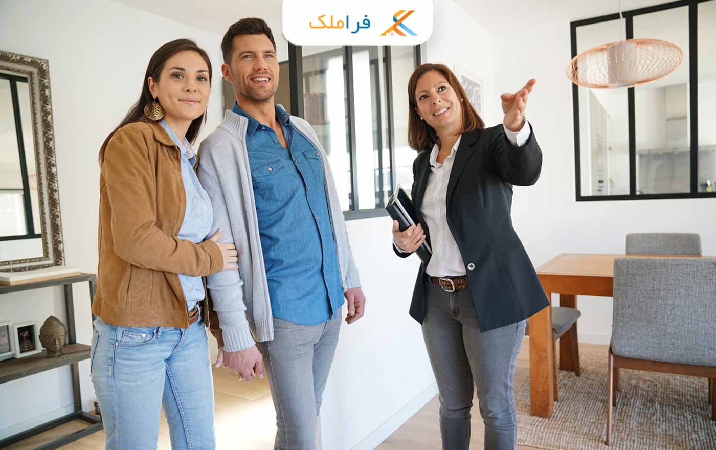 مشاور املاک خانم